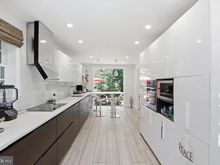 3221 Coquelin Ter — Photo 13
