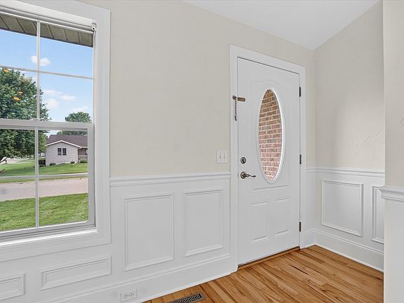 2nd image of 3321 Crabapple Ln #2