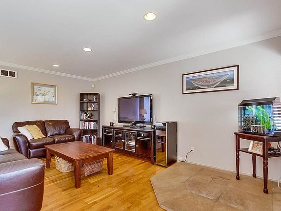 4th image of 1840 Hornblend St APT C