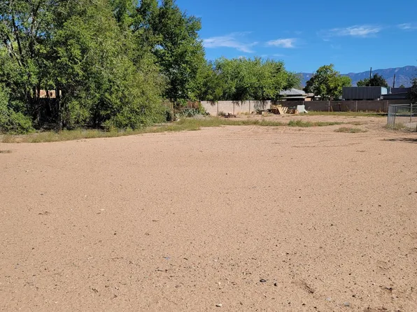 4828 Joem Ln NW, Albuquerque, NM 87107