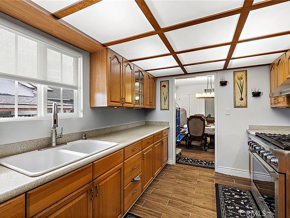 5th image of 8112 Danby Ave
