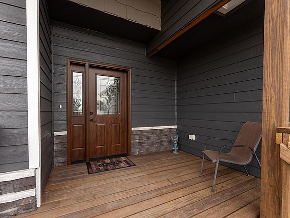 3rd image of 519 Shirley St