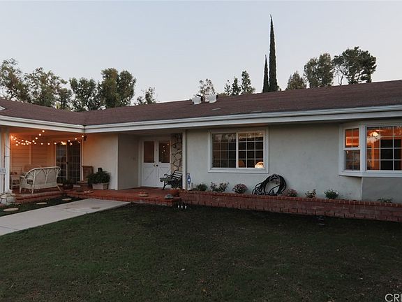 3rd image of 24322 Burbank Blvd