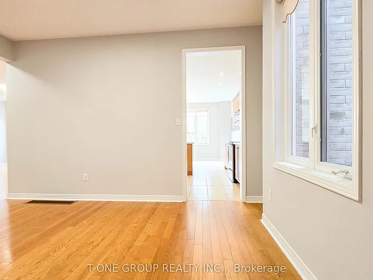 106 Castleglen Blvd — Photo 8