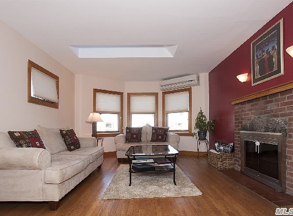 4th image of 233 Lexington Ave