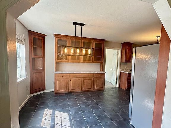 2nd image of 365 Cherry St