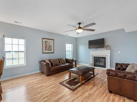 4th image of 15273 Harmon Pl