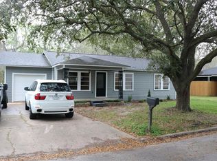 612 Willow St, Angleton, TX 77515