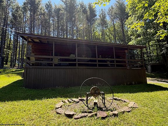 3rd image of 186 Whitetail Rd
