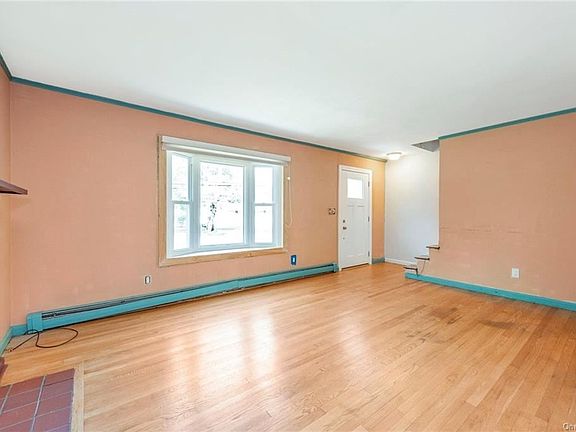 4th image of 10 Overhill Rd