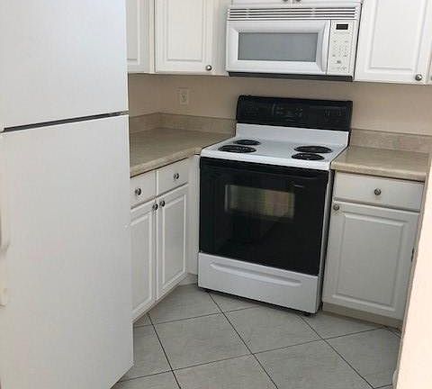 5th image of 1526 SE Royal Green Cir #L107