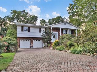 3 Catawba Dr, West Nyack, NY 10994