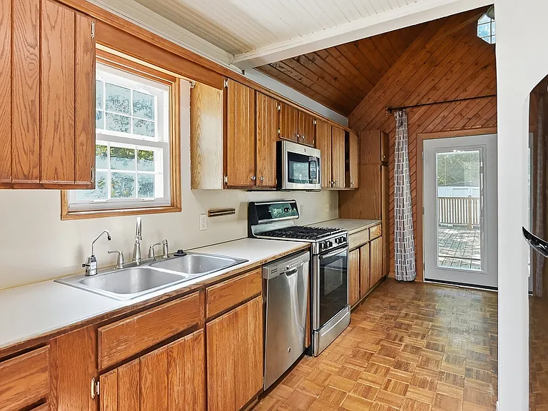 5227 Rees St — Photo 6