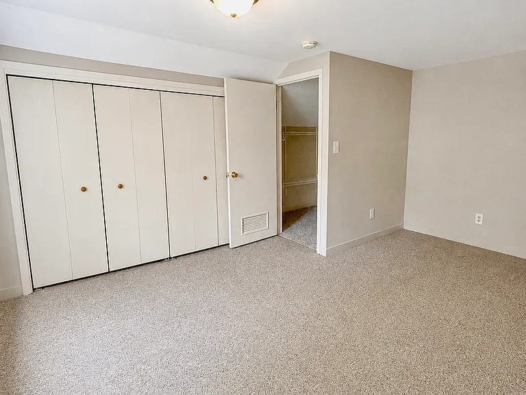220 N Jefferson St — Photo 10