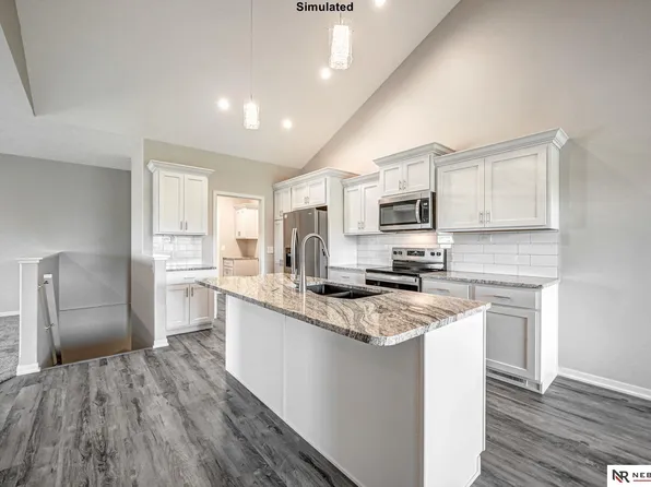 217 Deep Water Dr, Lincoln, NE 68527