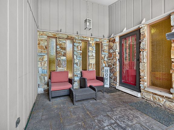 2nd image of 21000 Apollo Cir