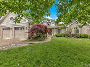 1201 Summers End Dr, Fenton, MO 63026