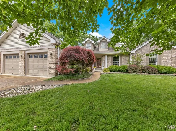 1201 Summers End Dr, Fenton, MO 63026