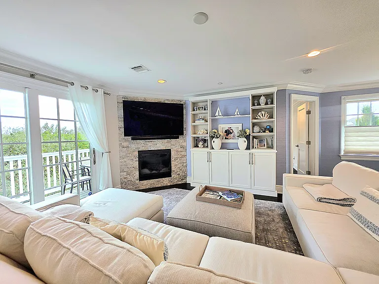 34 Village Green Dr — Photo 3