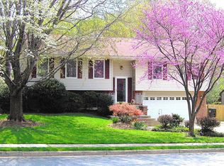 2239 Chestertown Dr, Vienna, VA 22182