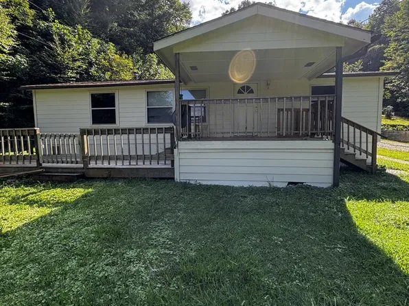 73 W Tuskeegee Dr, Robbinsville, NC 28771