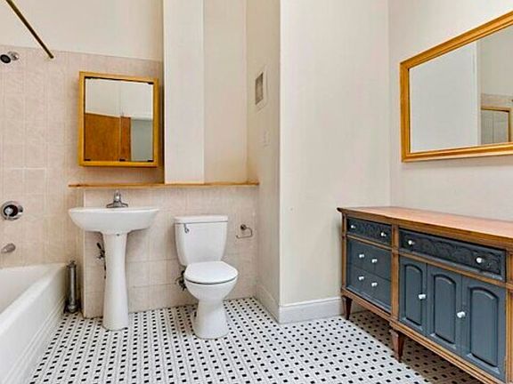 5th image of 18 W 38th St APT 4