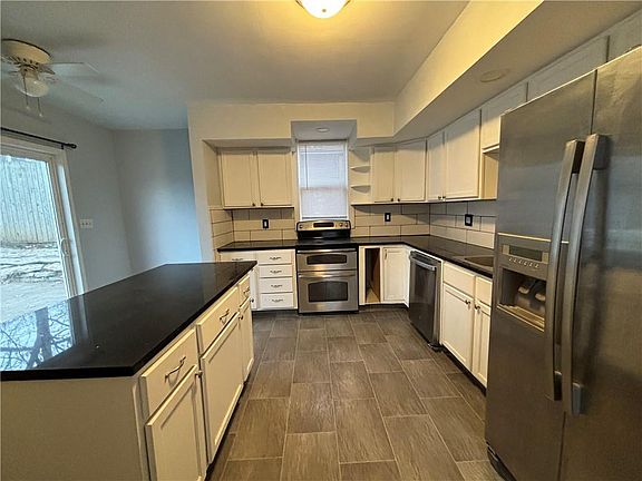 4th image of 3001 Felix St