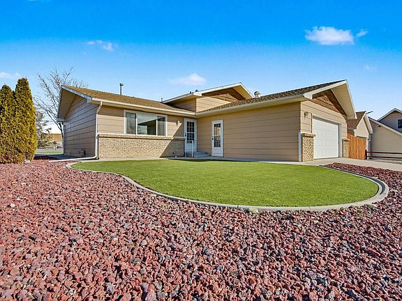 3rd image of 2864 Picardy Dr