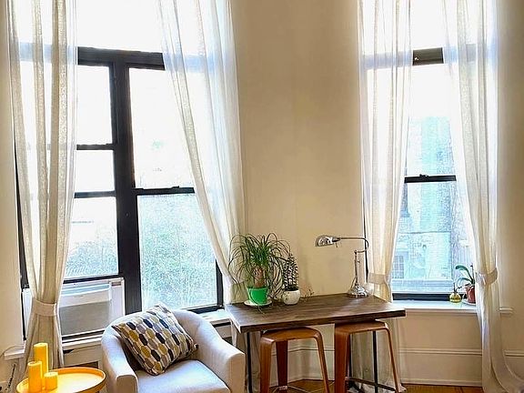 5th image of 111 W 74th St APT 1R