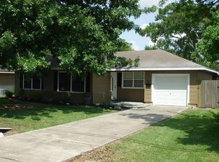 6311 Dave St, Groves, TX 77619