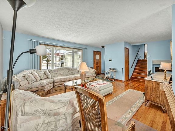 3rd image of 23928 Kennedy Dr