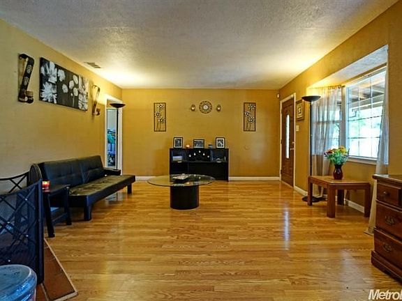 4th image of 6301 Channing Dr