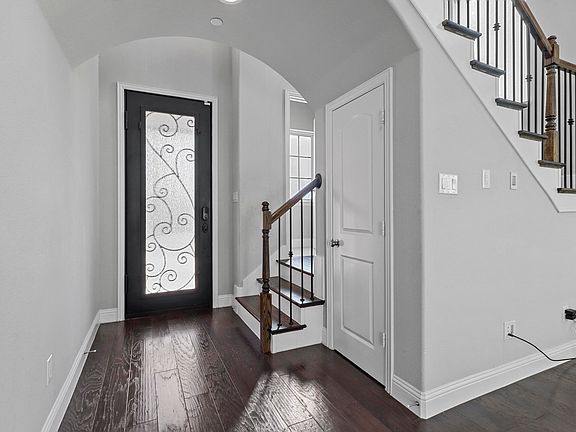 3rd image of 3348 Archduke Dr