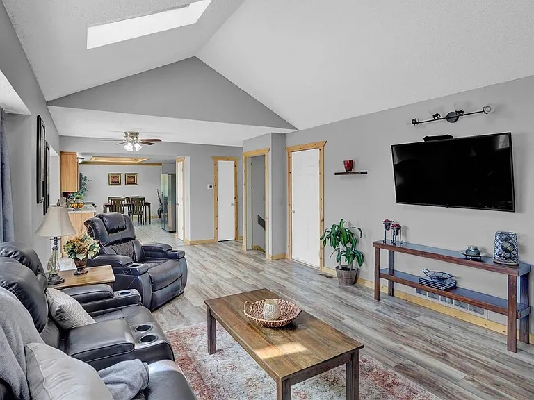 7655 Hickorywood Dr — Photo 9