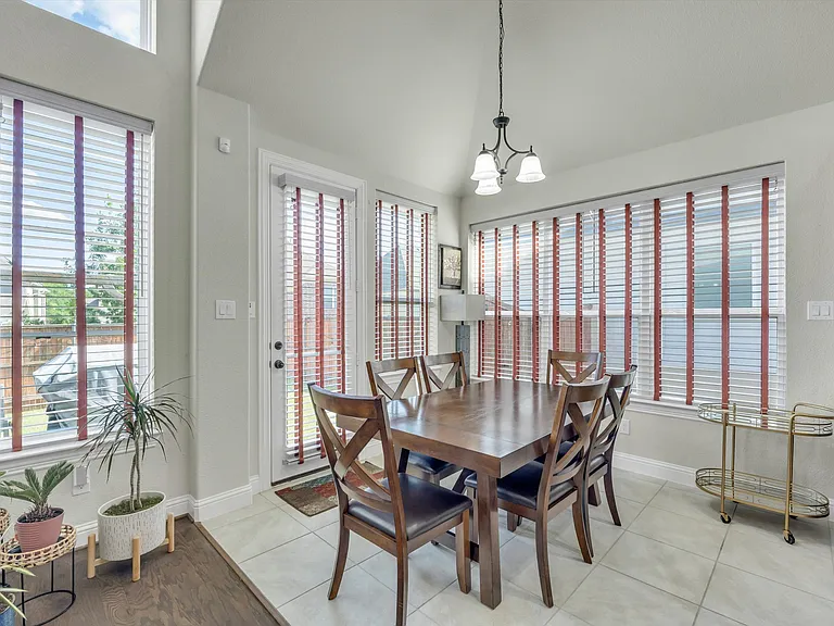 5520 Palisades Dr — Photo 18