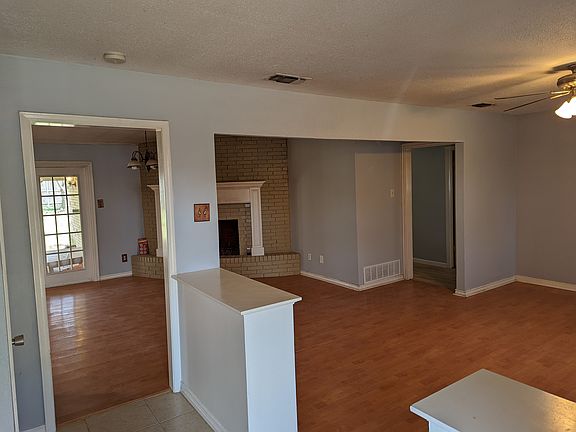 4th image of 621 Deer Dr