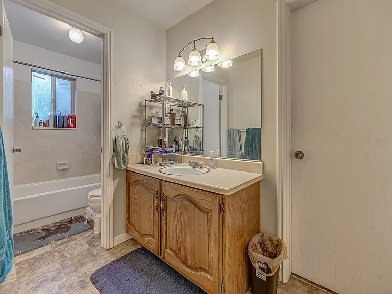 261 N 400 E #201 — Photo 10