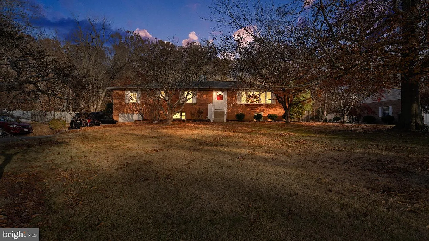 5266 Carmelite Dr photo 1