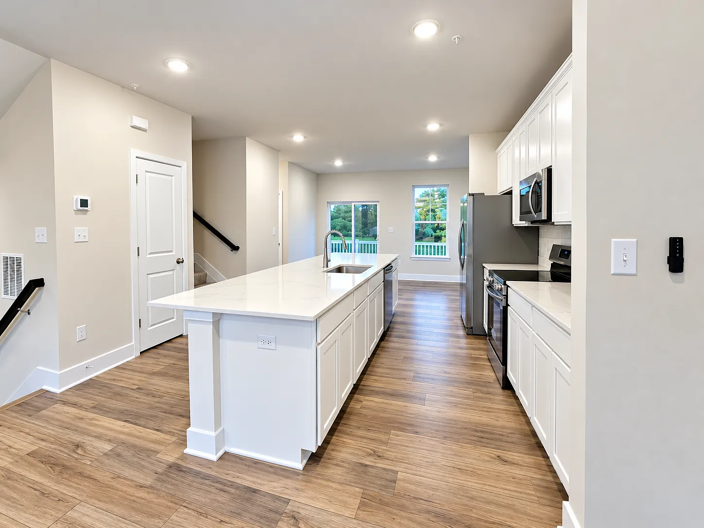 3 bed, 3.5 bath, 2280 sqft, $2,565 — Photo 3
