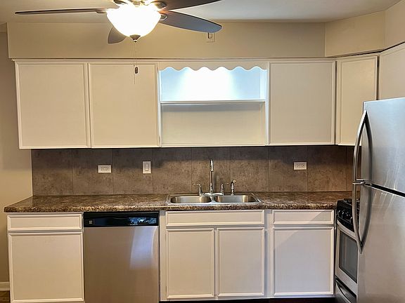 2nd image of 4401 Prescott Ave APT 1B