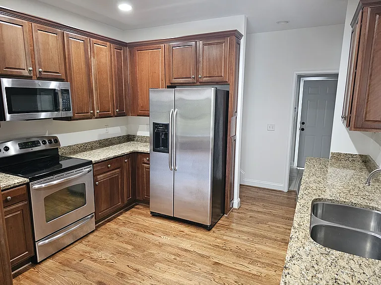 212 Medford Dr — Photo 10