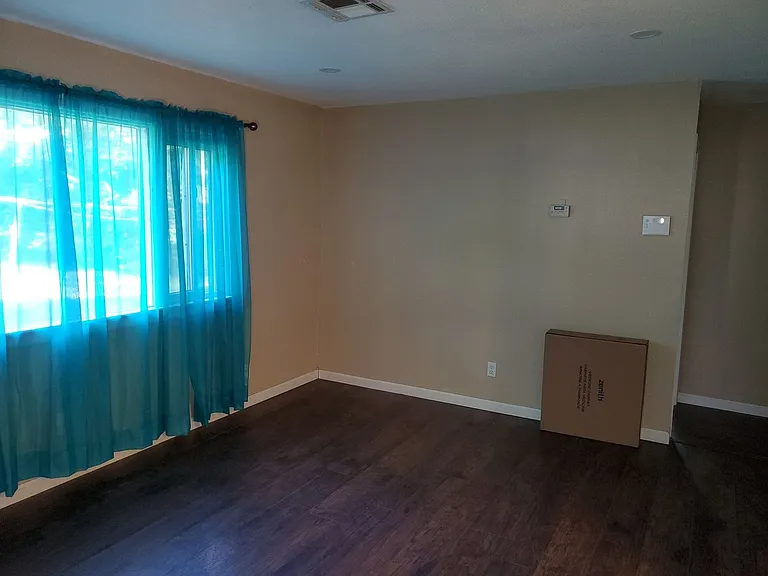 3326 S Millwood Ave — Photo 11