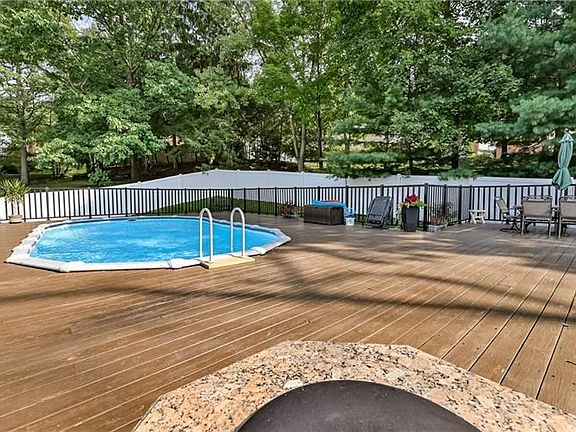3rd image of 1506 Tamarack Dr