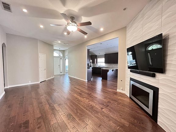 3rd image of 10805 Camelot Dr