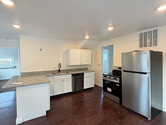 3rd image of 537 E Creedmore Ave