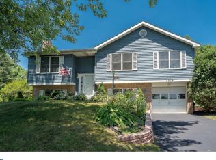 1015 Hickory Ln, Reading, PA 19606