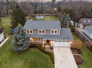 26W116 Tomahawk Dr, Wheaton, IL 60189