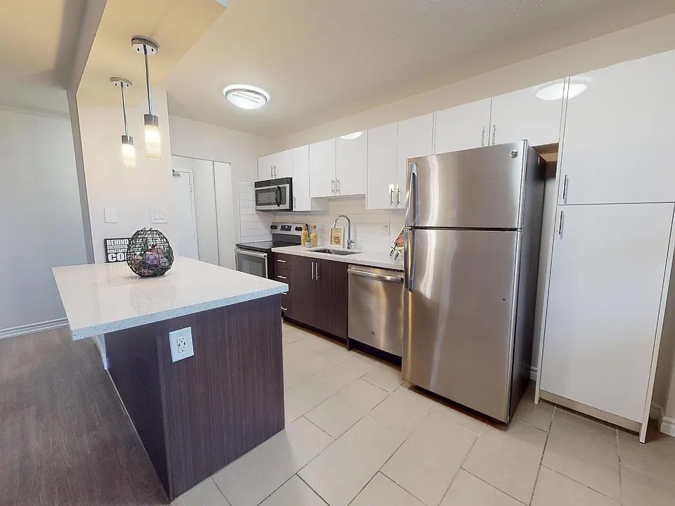 40 Grandville Ave