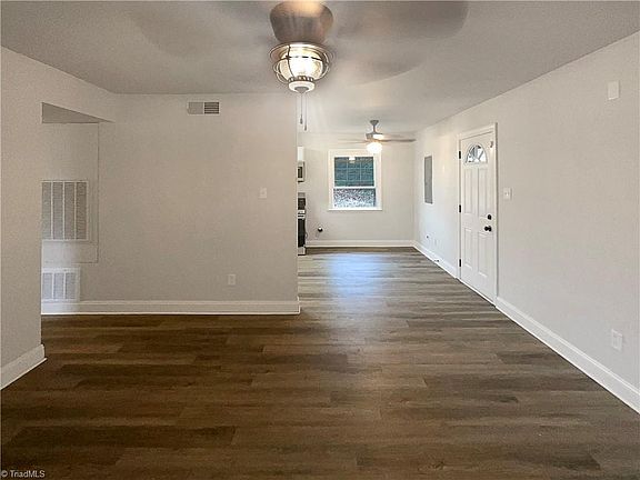 3rd image of 4043 Larkspur Pl