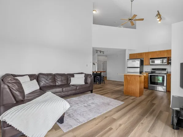 3425 19th St NW #430, Edmonton, AB T6T 2B5